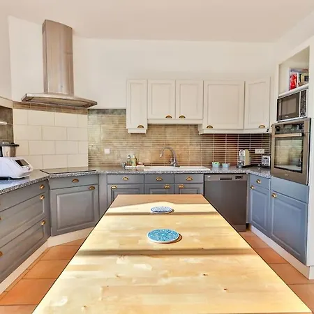 La Genereuse #patio #hyper-centre #4 Personnes Apartment *