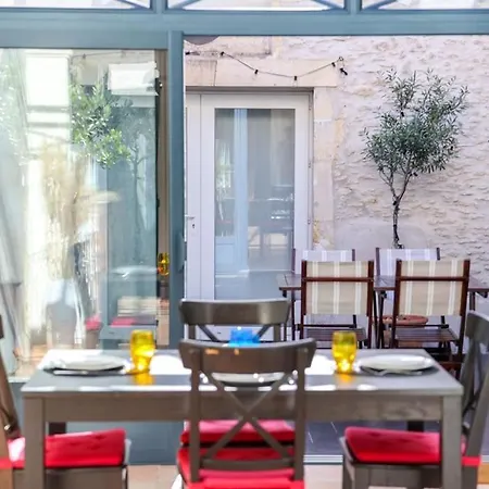 La Genereuse #patio #hyper-centre #4 Personnes 아파트 *