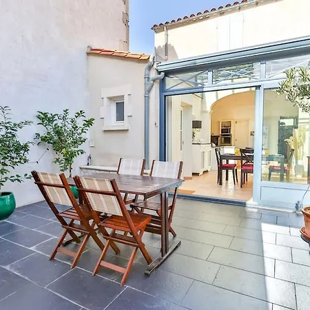 La Genereuse #patio #hyper-centre #4 Personnes * コニャック