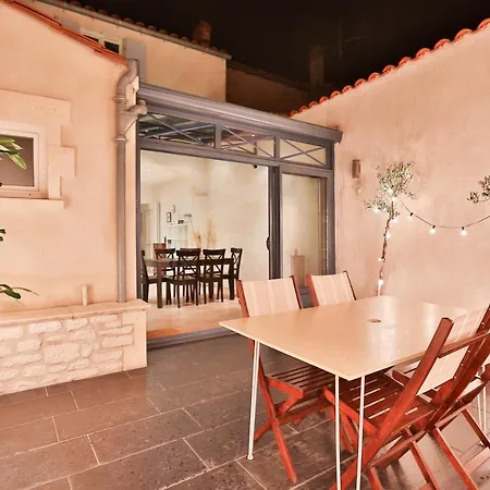 La Genereuse #patio #hyper-centre #4 Personnes Apartment